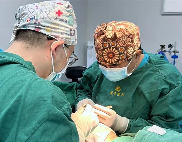 很多求美者问:面部提升手术的剥离范围来说是不是越大越好呢? 很多求美者问:面部提升手术的剥离范围来说是不是越大越好呢?