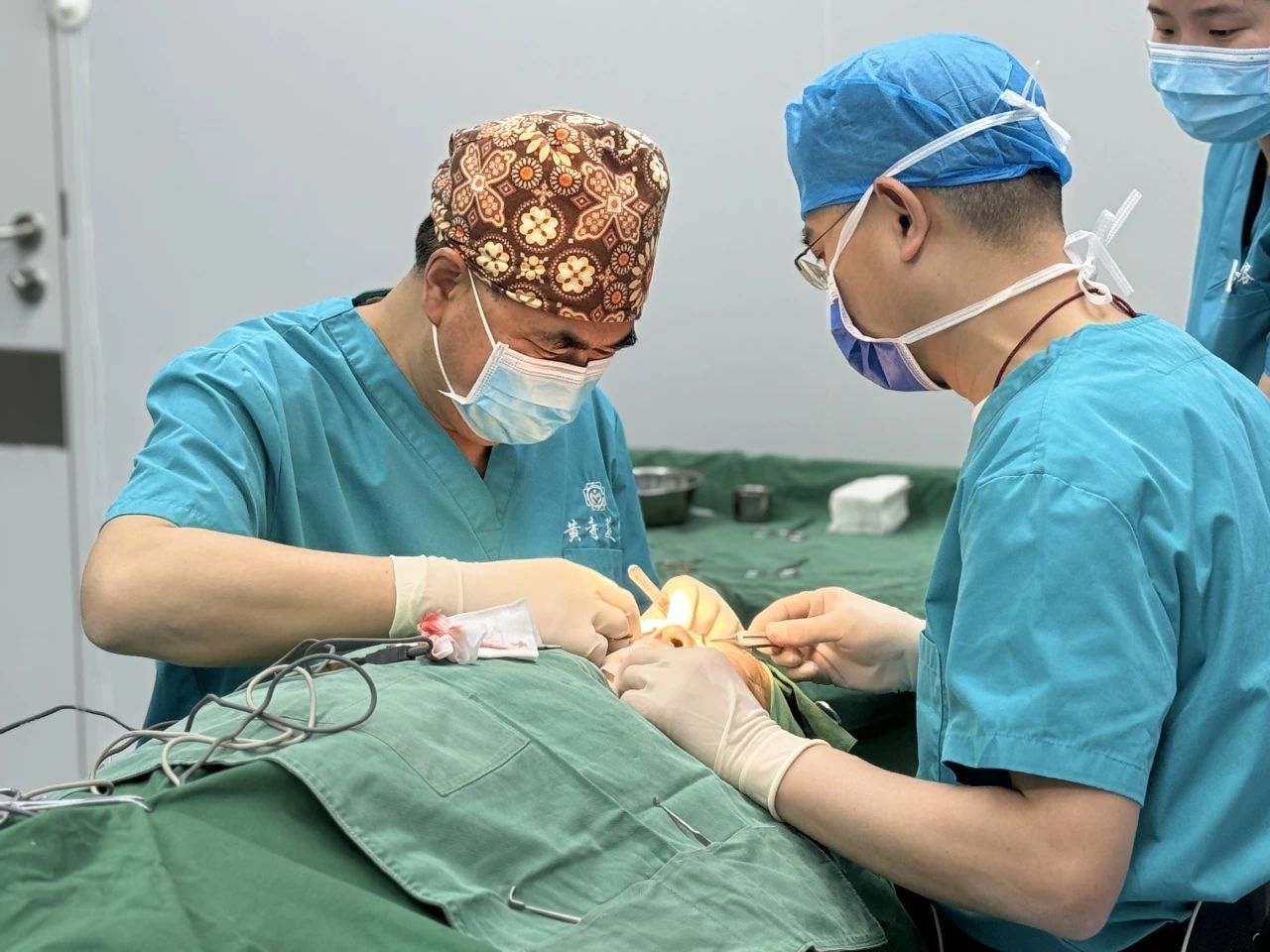 你变得好看不是为了取悦任何人,而是当你站在镜子前，你的那份自信与美丽,连自己都爱不释手。