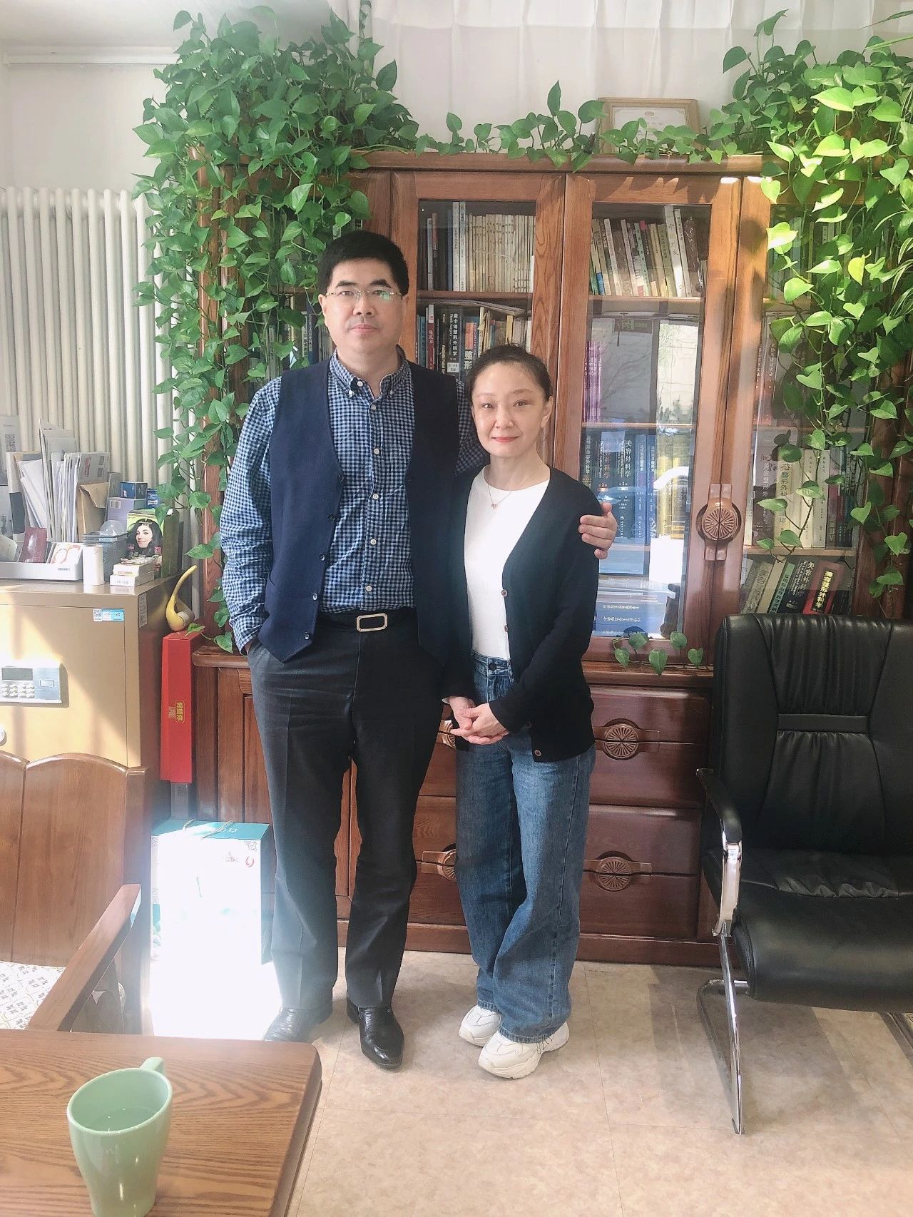 caw小切口面部紧缩术术后三个月、十个月深度分析：一位52岁女士的蜕变之旅