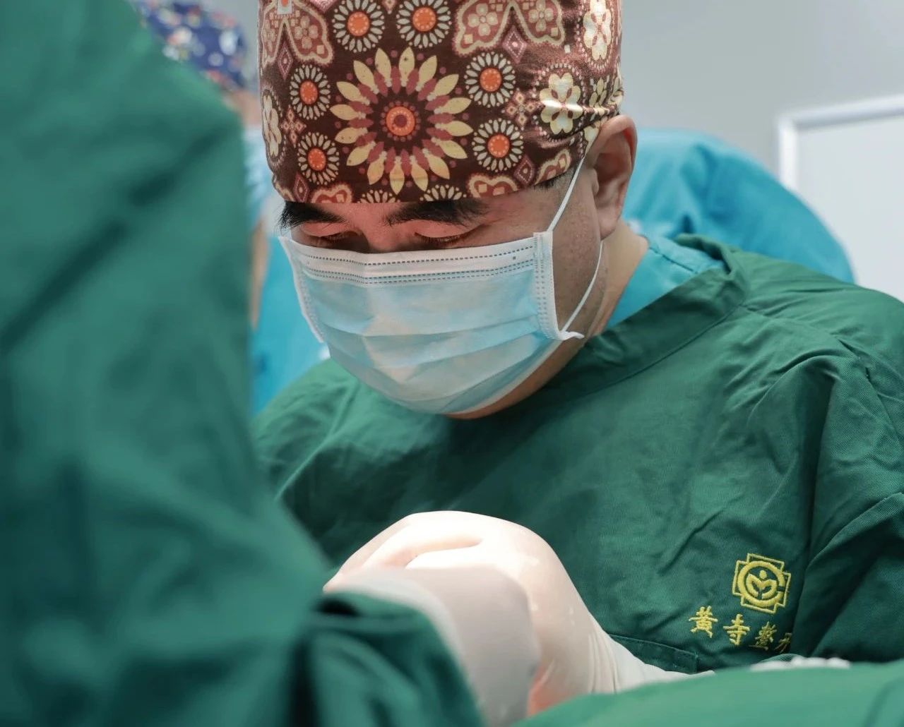 54岁通过拉皮手术重拾青春，术后3个月深度解析