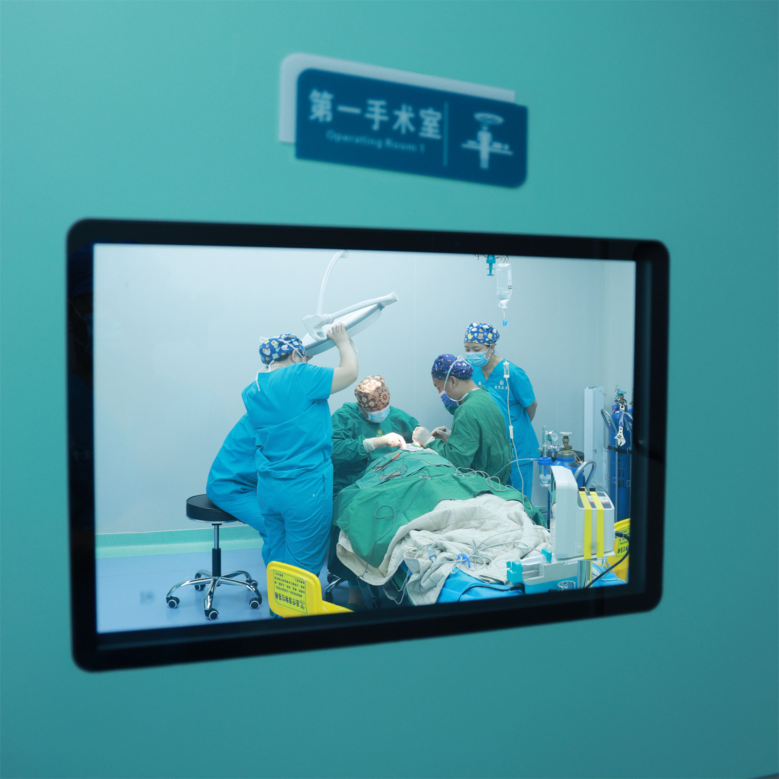 60岁深陷线雕漩涡，终于因为一次拉皮手术上岸