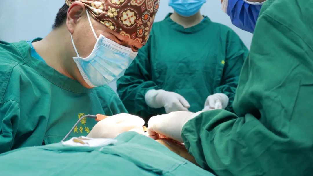 42岁求美者术后7天，拉皮手术是否过度追求年轻？