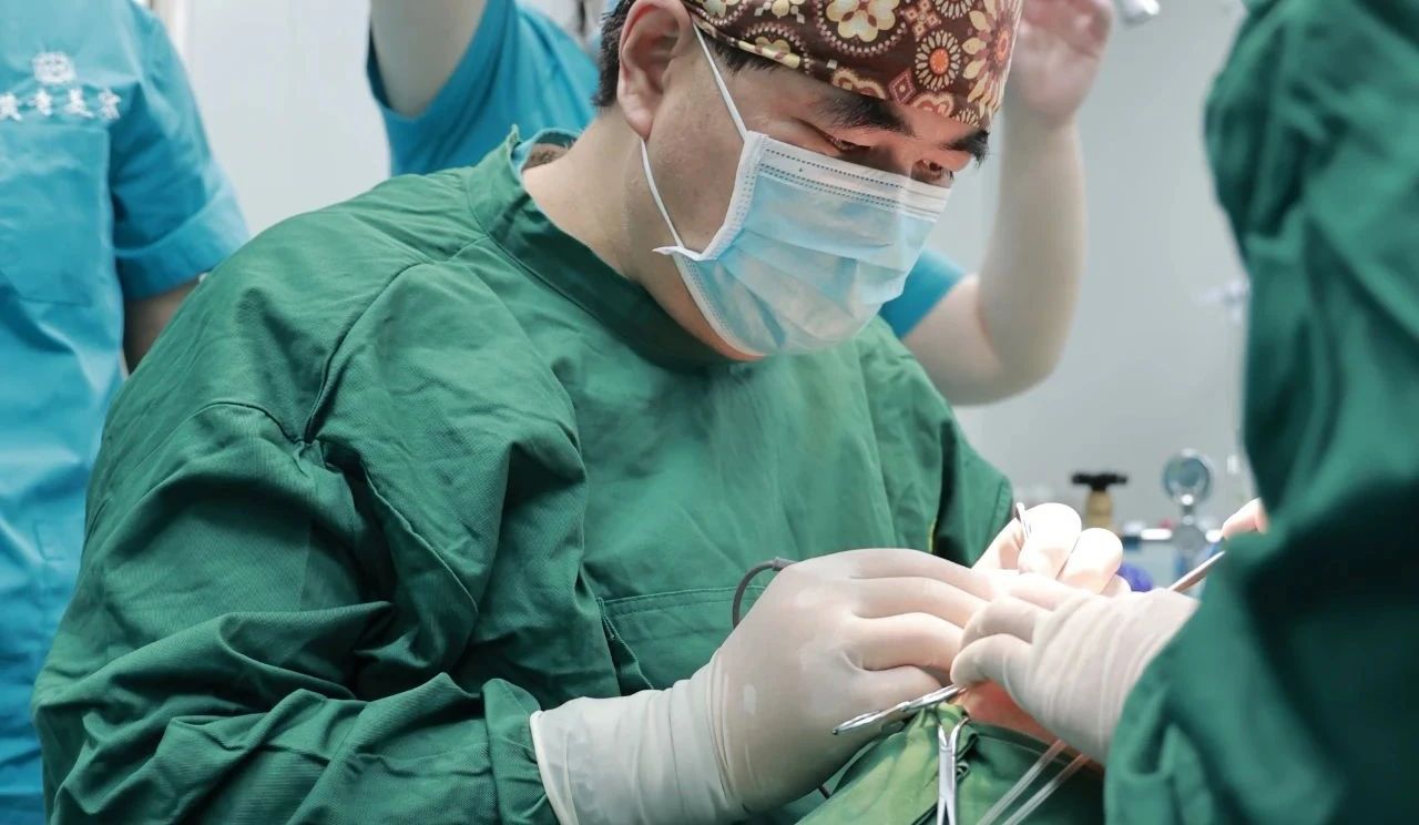 caw小切口面部提升缩紧术术后40天深度分析：重塑45岁求美者的青春轮廓