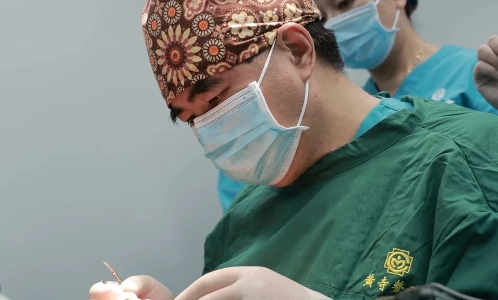 63岁大叔拉皮术后4年，他的脸为何能如此年轻？真相来了！