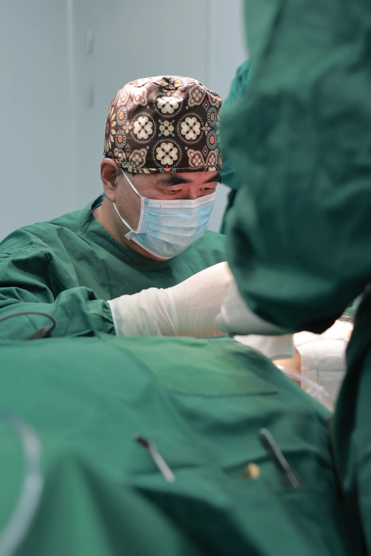 告别额纹、川字纹，面部年轻化手术让您重拾年轻容颜