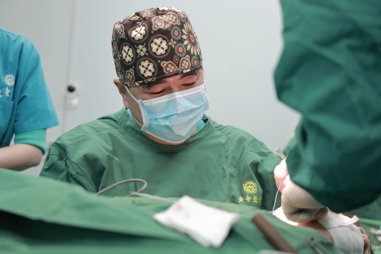 《刀尖上的青春：一场关于美的勇敢冒险》