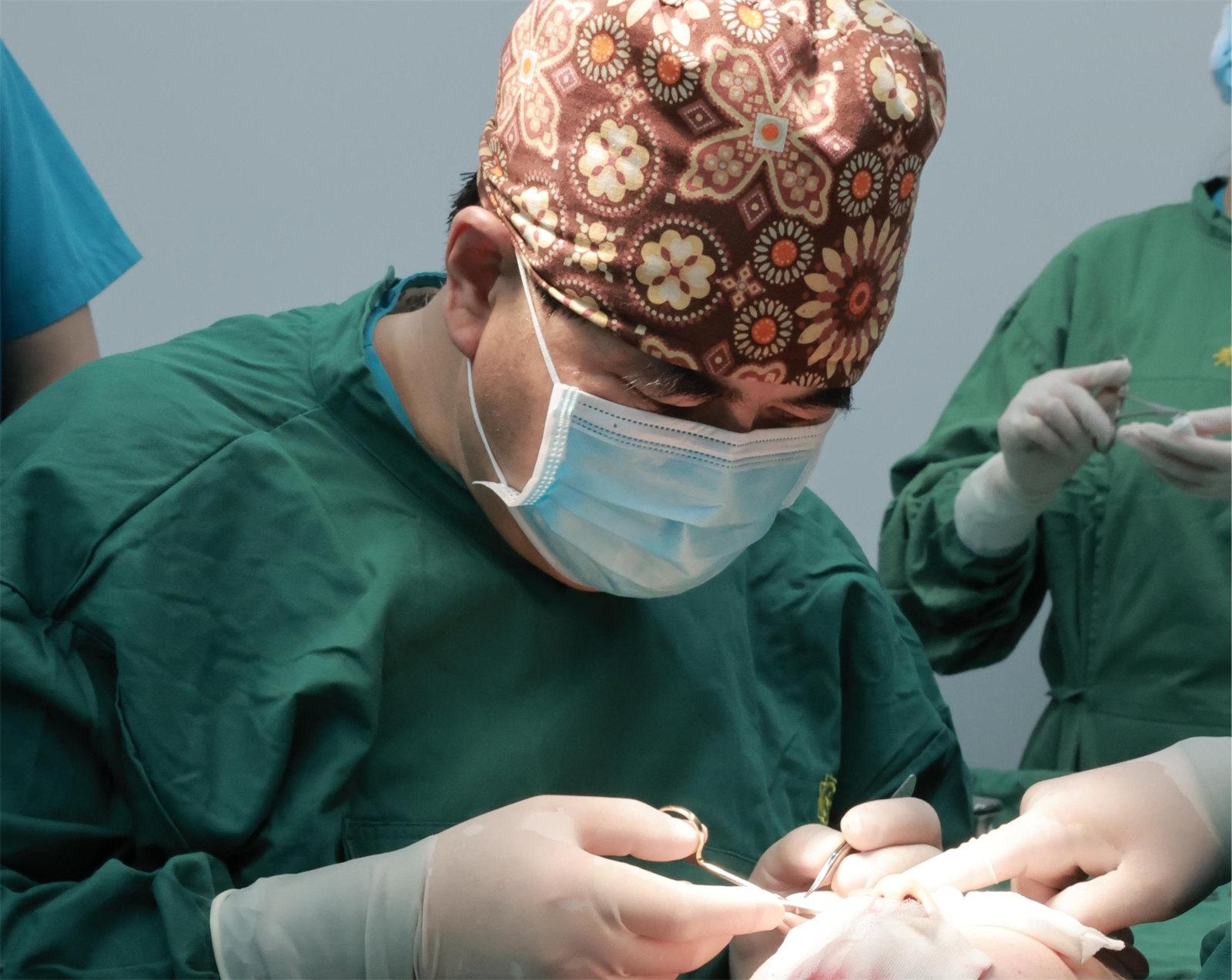 拉皮术后看到镜中的自己，难以掩盖想要分享的心