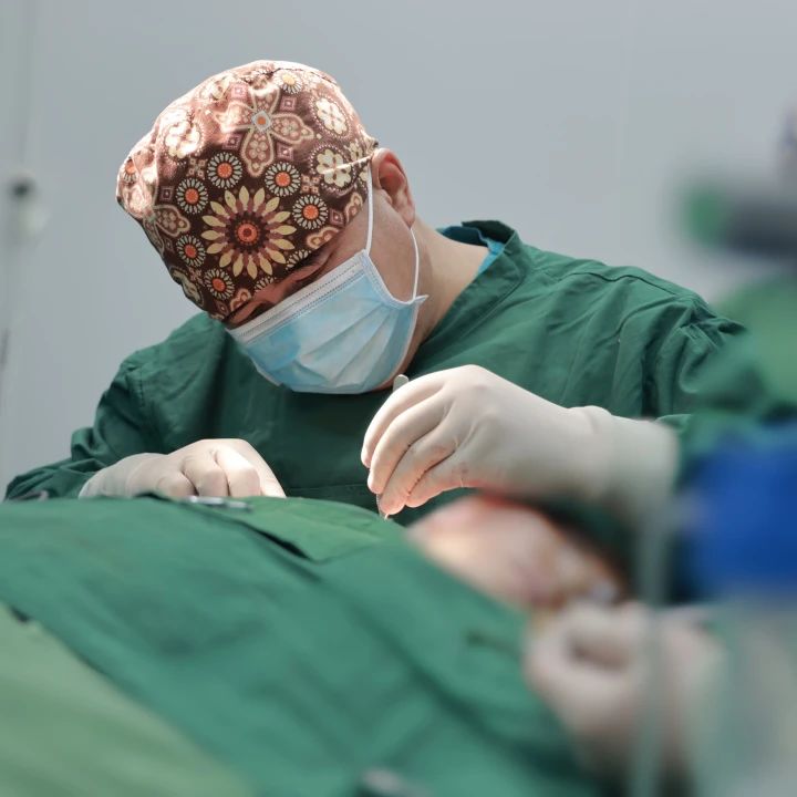 54岁失业后花好几万做拉皮手术，我究竟错哪儿了？你们咋就这么激动呢！